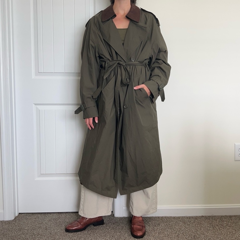 Vintage Olive Green Trench Coat with Brown Collar